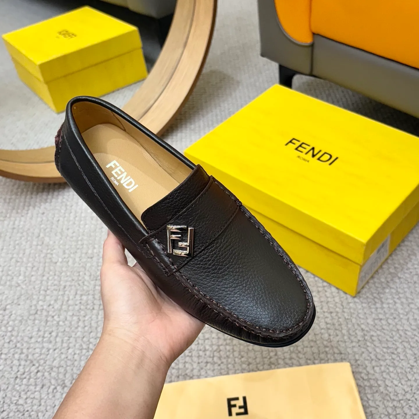 Men's shoes 💰420 [FENDI Fendi] 2⃣️0⃣️2⃣️5️⃣New Milan men's fashion lazy catwalk style ✅ fashionable casual beanie shoes, imported calfskin fabric, super smooth texture, sweat-absorbent and breathable, (sheepskin lining). Metal LOGO on the shoe body, Medusa avatar, irregular avatar, high-end craftsmanship logo✅ French Loft set foot design style 👟Low-key and elegant, great on-foot effect... Men's shoe size: 38-46 (4-12)